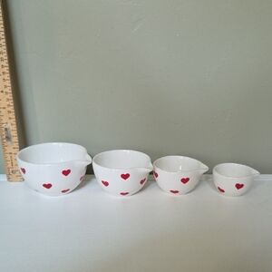 Terramoto Ceramic Heart Measuring White Measuring Cups with Red Hearts